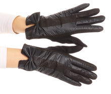 Charger l&#39;image dans la galerie, Liya Classic Warm Driving Touch Screen Capable Stretch Gloves Fleece Lined
