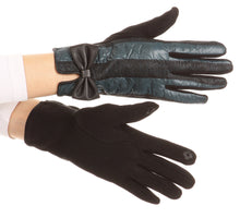 Charger l&#39;image dans la galerie, Liya Classic Warm Driving Touch Screen Capable Stretch Gloves Fleece Lined
