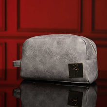 Charger l&#39;image dans la galerie, Grey Leather Toiletry Bag
