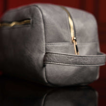 Charger l&#39;image dans la galerie, Grey Leather Toiletry Bag
