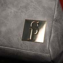 Charger l&#39;image dans la galerie, Grey Leather Toiletry Bag
