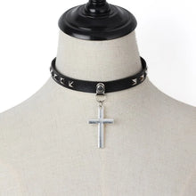 Cargar imagen en el visor de la galería, Leather Cross Necklace
