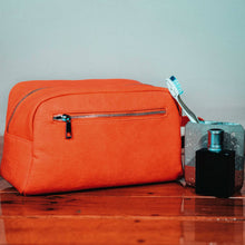 Charger l&#39;image dans la galerie, Orange Tumbled Leather Toiletry Bag
