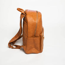 Charger l&#39;image dans la galerie, Brown Leather Carrier Backpack

