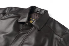 Load image into Gallery viewer, REED Men&#39;s American Style Bomber Genuine Leather Jacket, close-up of black leather material and collar design.
