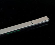 Cargar imagen en el visor de la galería, eZthings Heavy Duty Snap Off Blade for Utility Knives, ideal for cutting wallpaper, vinyl, leather, and shrink-wrap materials.
